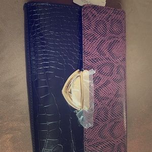 Gorgeous clutch for night out.